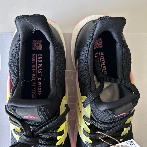 (NWT) Adidas Ultraboost 5.0 DNA Women’s, Size: 9 - Picture 5 of 11